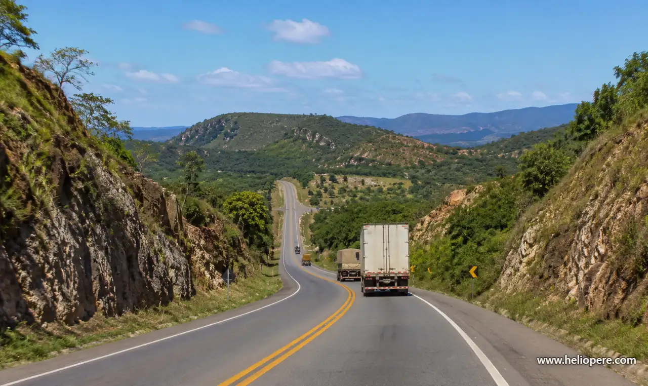 BR-251 entre Montes Claros e Salinas: serra, carreta e pouca parada